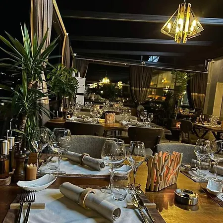 Отель Austrian Palace 4*