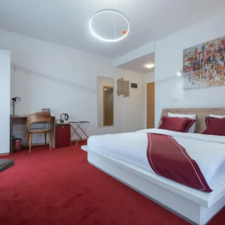 Отель Austrian Palace 4*